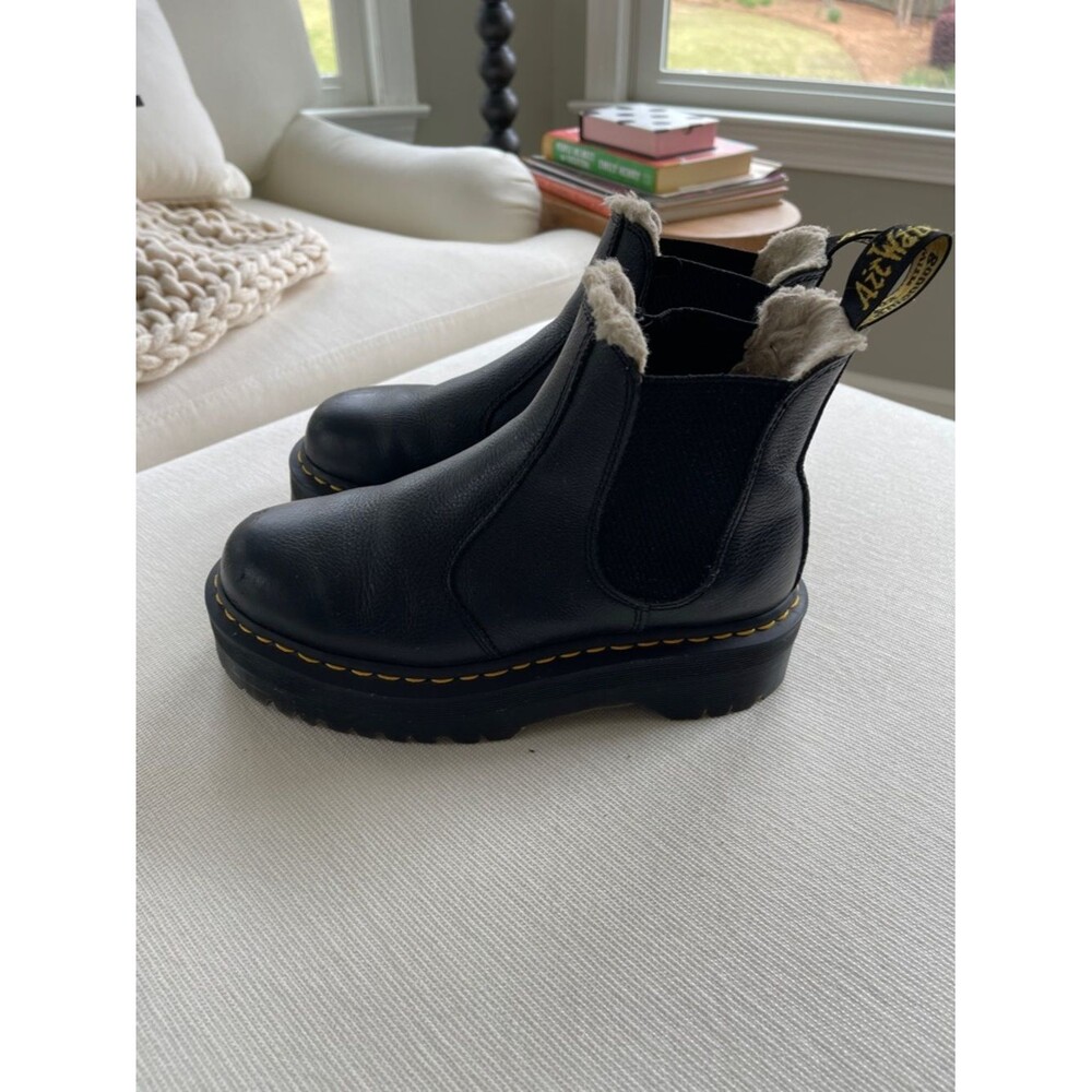 Dr. Martens Leather Faux Fur Lined Platform Chelsea Boots 2976 Size US 7 EU 38